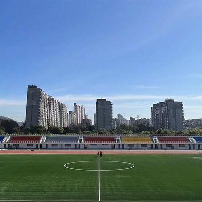 Εγκεκριμένο από την FIFA Τεχνητό γρασίδι ποδοσφαίρου ύψους 50 χιλιοστών ανθεκτικό στην υπεριώδη ακτινοβολία με υψηλή πυκνότητα και χαμηλή συντήρηση